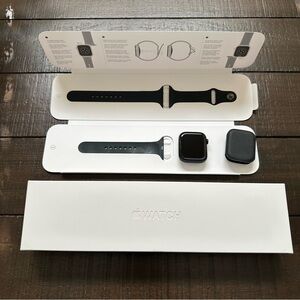 Apple Watch Series 7 45mm Midnight Aluminum Sport Band